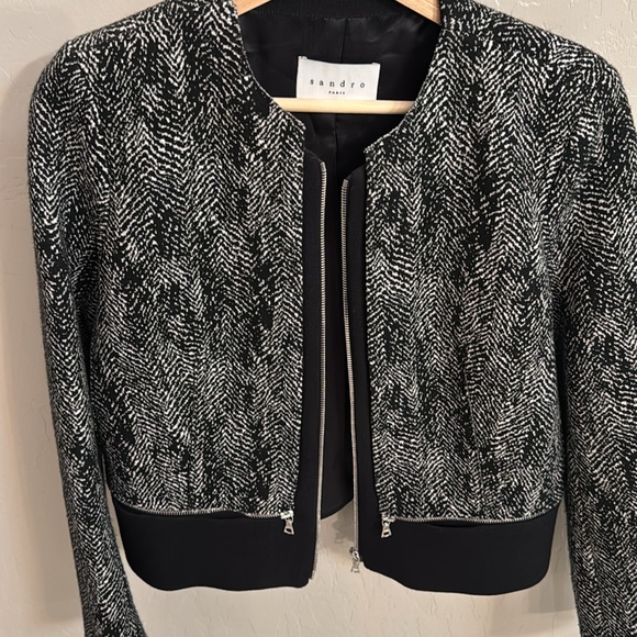 Sandro Black and White Blazer with Cropped Style and Elegant Pattern - Picture 2 of 7